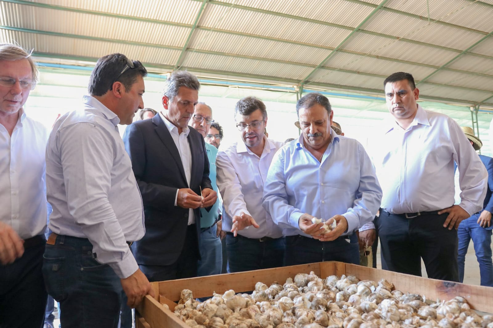 En Chilecito, Massa y Quintela participaron de la llegada del primer cargamento de ajo para exportar a Brasil