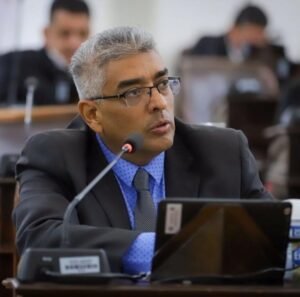 Diputado Roberto Luna (Depto. Arauco)